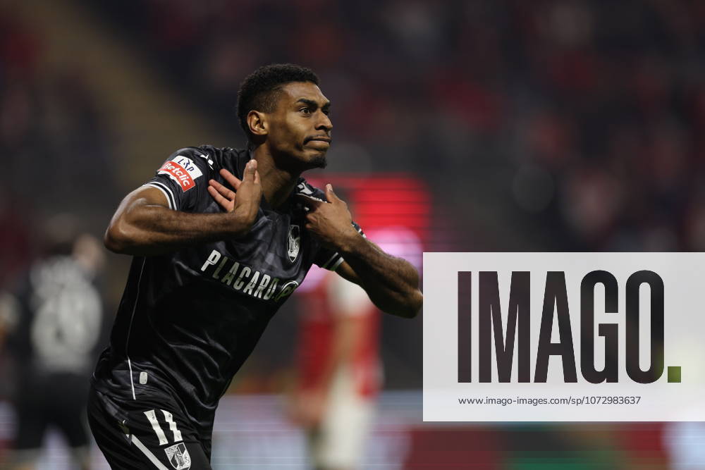 SC Braga v Vitoria SC - Primeira Liga Gustavo Silva of Vitoria Guimaraes celebrates a goal during the Liga Portugal game between SC Braga and Vitoria Guimaraes at Estadio Municipal Braga in Braga, Portugal, on February 21, 2026. braga Braga Portugal