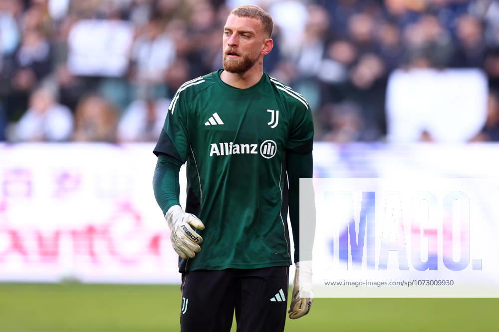 Michele Di Gregorio (Juventus Fc) warm up, Serie A, Juventus FC v Como 1907 , Allianz Stadium, February 21, 2026, Turin, Italy.