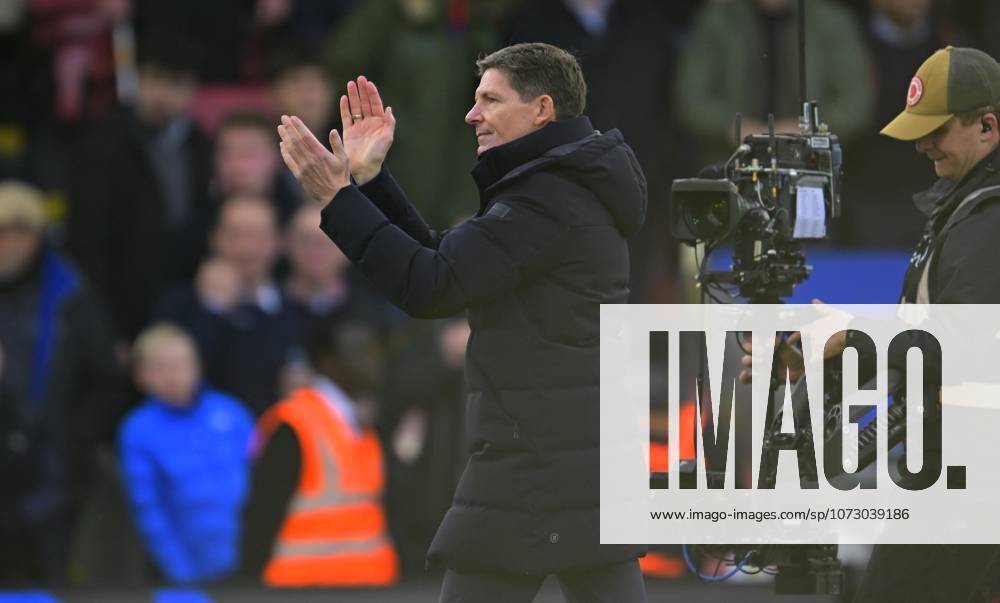 Crystal Palace v Wolverhampton Wanderers, London, UK - 22 Feb 2026 Oliver Glasner, Manager of Crystal Palace acknowledges the crowd after winning the Premier League match between Crystal Palace and Wolverhampton Wanderers at Selhurst Park, London on 22 February 2026. ( London Selhurst Park London England