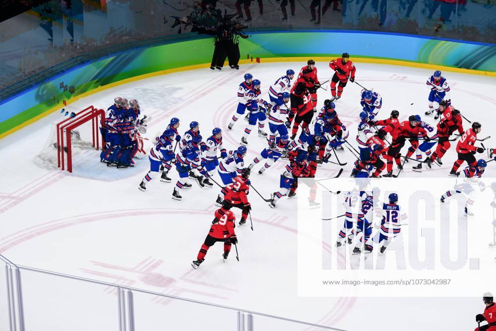 HOCKEY SUR GLACE JO MILAN CORTINA 2026 2026 CANADA ETATS UNIS 1 2 ap SANTAGIULIA ICE HOCKEY ARENA MILAN ITALIE 22 02 2026 PAPON BERNARD la patinoire avec effet de superposition MILAN SANTAGIULIA ICE HOCKEY ARENA Italie GermanyxJapanxUKxFrancexBelgiumxOUT