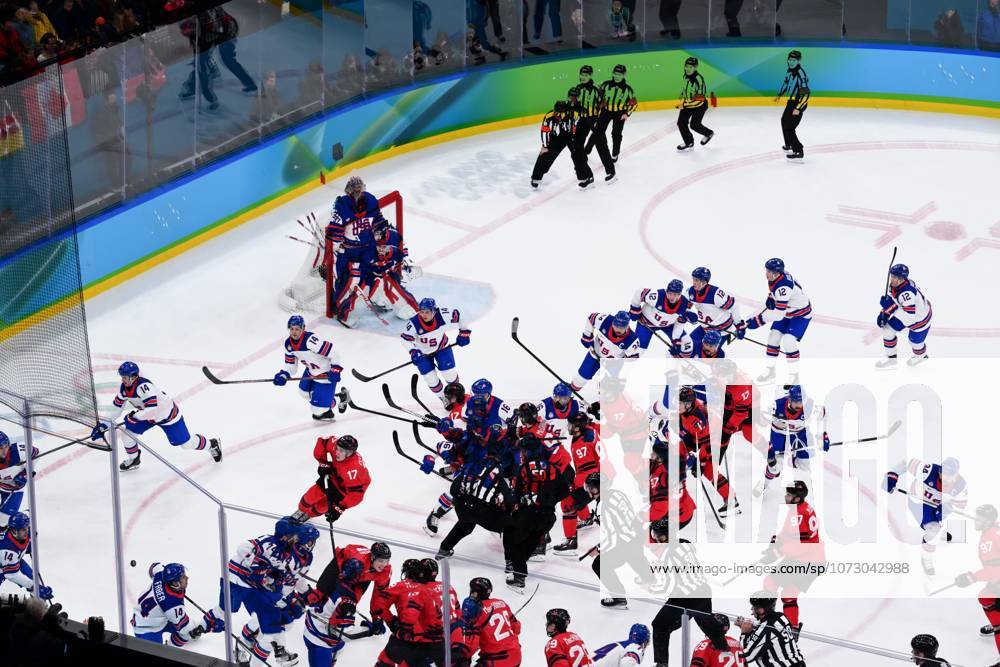 HOCKEY SUR GLACE JO MILAN CORTINA 2026 2026 CANADA ETATS UNIS 1 2 ap SANTAGIULIA ICE HOCKEY ARENA MILAN ITALIE 22 02 2026 PAPON BERNARD la patinoire avec effet de superposition MILAN SANTAGIULIA ICE HOCKEY ARENA Italie GermanyxJapanxUKxFrancexBelgiumxOUT