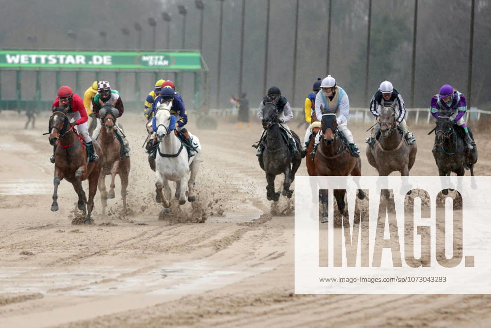 Dortmund, Nordrhein Westfalen, GER Horses and jockeys in the race Dortmund Wambel racecourse Horses, jockeys, sand, sand track, sand track racing, dirt, dirt track, gallop, gallop racing, horse racing, horse racing, horse racing, double page 260222SG919DORTMUND JPG