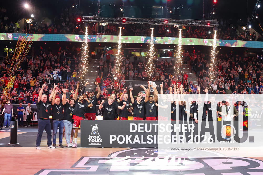 Bamberg Baskets players celebrate cup victory, Emotions, Joy, Winner, GER, BMA365 Bamberg Baskets vs Alba Berlin, Basketball, BBL Cup, BMW TOP FOUR, Final, Season 2025 2026, 22 02 2026, GER, BMA365 Bamberg Baskets vs Alba Berlin, Basketball, BBL Cup, BMW TOP FOUR, Final, Season 2025 2026, 22 02 2026 Muenchen