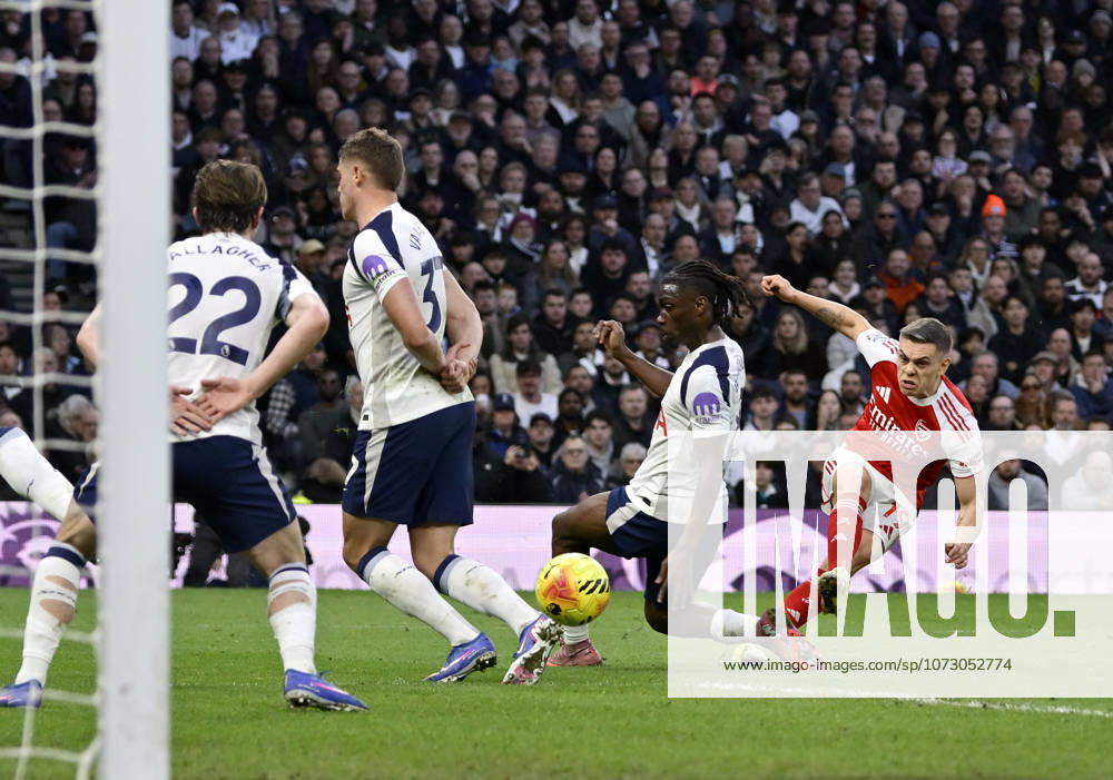 Tottenham Hotspur V Arsenal. Premier League Leandro Trossard (Arsenal) has a shot during the Tottenham Hotspur V Arsenal Premier League match at the Tottenham Hotspur Stadium, London. Tottenham Tottenham Hotspur Stadium UK