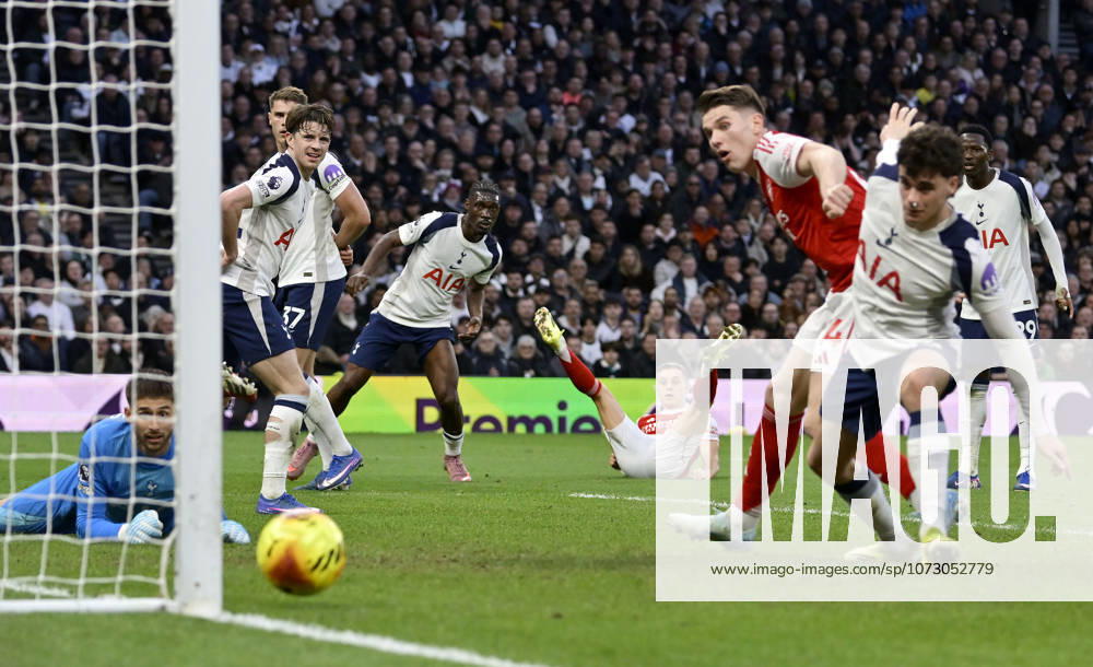 Tottenham Hotspur V Arsenal. Premier League Leandro Trossard (Arsenal) watches through his legs as his shot goes just wide of the post during the Tottenham Hotspur V Arsenal Premier League match at the Tottenham Hotspur Stadium, London. Tottenham Tottenham Hotspur Stadium UK