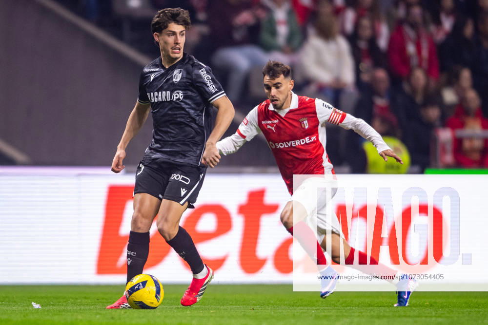 BRAGA, PORTUGAL - FEBRUARY 21: DIOGO SOUSA of Vitoria SC is seen on action during the Liga Portugal Betclic 2025 26 League match between SC Braga and Vitoria SC, at Estadio Municipal de Braga on February 21, 2026 in Braga, Portugal Braga Portugal - ZUMAl192 20260221_zsp_l192_002