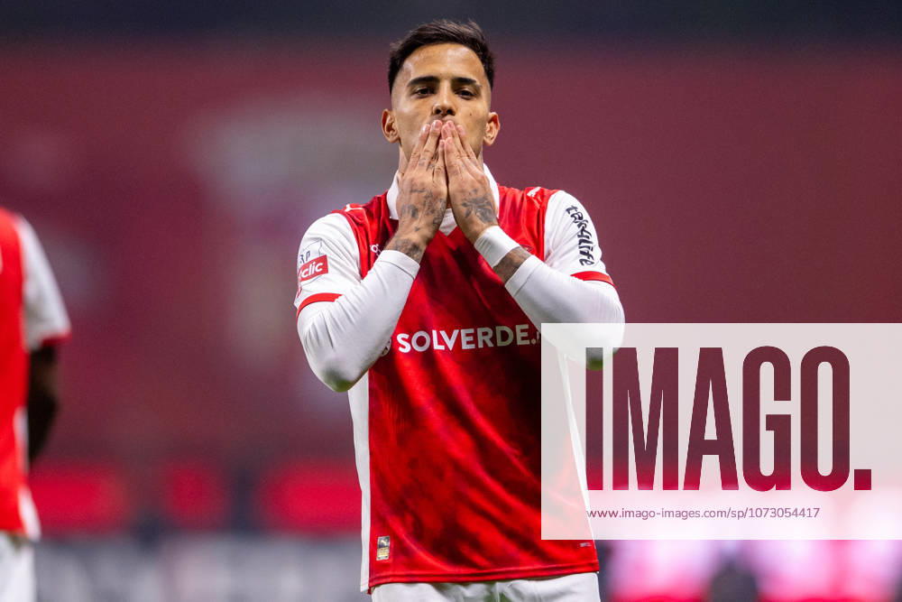 BRAGA, PORTUGAL - FEBRUARY 21: RODRIGO ZALAZAR from SC Braga is seen celebrating his goal during the Liga Portugal Betclic 2025 26 League match between SC Braga and Vitoria SC, at Estadio Municipal de Braga on February 21, 2026 in Braga, Portugal Braga Portugal - ZUMAl192 20260221_zsp_l192_007