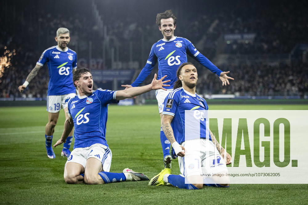 FOOTBALL : Racing Strasbourg vs Olympique Lyonnais - ligue 1 - Strasbourg - 21 2 26 Joie des joueurs de l equipe de Racing Strasbourg apres le but de Diego Moreira 7 (RCS) Joaquin Panichelli 9 (RCS) Julio Encisco 19 (RCS) Ben Chilwell 3 (RCS)