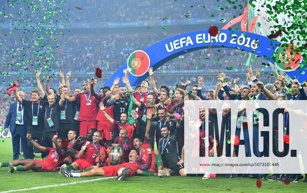 Portugal wins UEFA EURO, EM, Europameisterschaft,Fussball 2016 PARIS, FRANCE - JULY 10: Portugal s players pose with the trophy as they celebrate after beating France during the Euro 2016 final football match at the Stade de France in Saint-Denis, north of Paris, France on July 10, 2016. Ile-de-France France. Editorial use only. Please get in touch for any other usage.