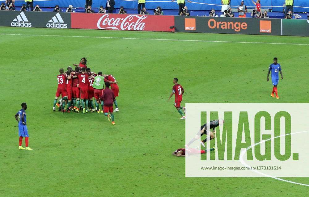 Portugal wins UEFA EURO, EM, Europameisterschaft,Fussball 2016 PARIS, FRANCE - JULY 10: Portugal s players celebrate after beating France during the Euro 2016 final football match at the Stade de France in Saint-Denis, north of Paris, France on July 10, 2016. France World. Editorial use only. Please get in touch for any other usage.