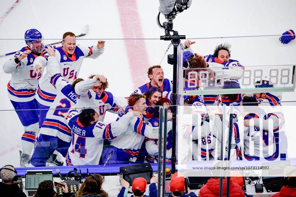 HOCKEY SUR GLACE JO MILAN CORTINA 2026 2026 CANADA ETATS UNIS 1 2 ap SANTAGIULIA ICE HOCKEY ARENA MILAN ITALIE 22 02 2026 PAPON BERNARD prolongation joie apres le but en or du 2 1 de hughes jack usa photo retouchee MILAN SANTAGIULIA ICE HOCKEY ARENA Italie GermanyxJapanxUKxFrancexBelgiumxOUT