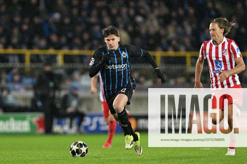 Club Brugge vs Atletico Madrid Christos Tzolis (8) of Club Brugge pictured in a duel with Marcos Llorente (14) of Atletico during the Uefa Champions League Knock Out play offs first leg in season 2025 - 2026 between Club Brugge KV and Atletico de Madrid on February 18 , 2026 in Brugge, Belgium. (Photo by David Catry Isosport) Brugge Belgium