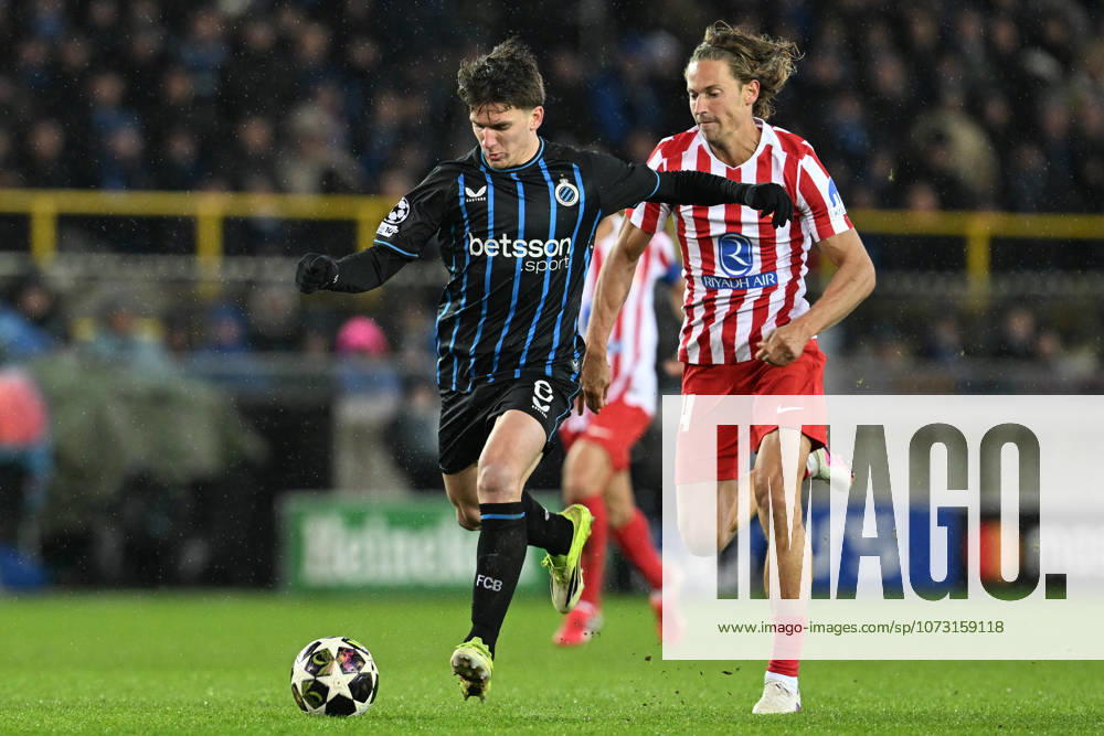 Club Brugge vs Atletico Madrid Christos Tzolis (8) of Club Brugge pictured in a duel with Marcos Llorente (14) of Atletico during the Uefa Champions League Knock Out play offs first leg in season 2025 - 2026 between Club Brugge KV and Atletico de Madrid on February 18 , 2026 in Brugge, Belgium. (Photo by David Catry Isosport) Brugge Belgium
