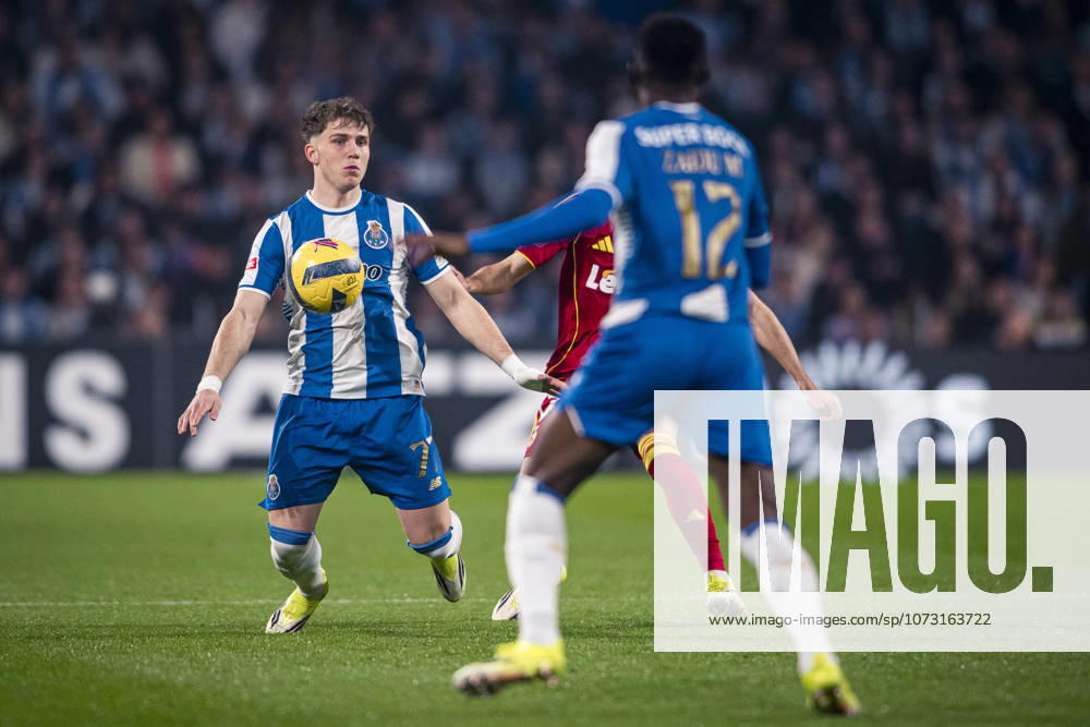 PORTO, PORTUGAL - FEBRUARY 22: OSKAR PIETUSZEWSKI from FC Porto is seen on action during the Liga Portugal Betclic 2025 26 League match between FC Porto and Rio Ave FC, at Estadio do Dragao on February 22, 2026 in Porto, Portugal Porto Portugal - ZUMAl192 20260222_zsp_l192_040
