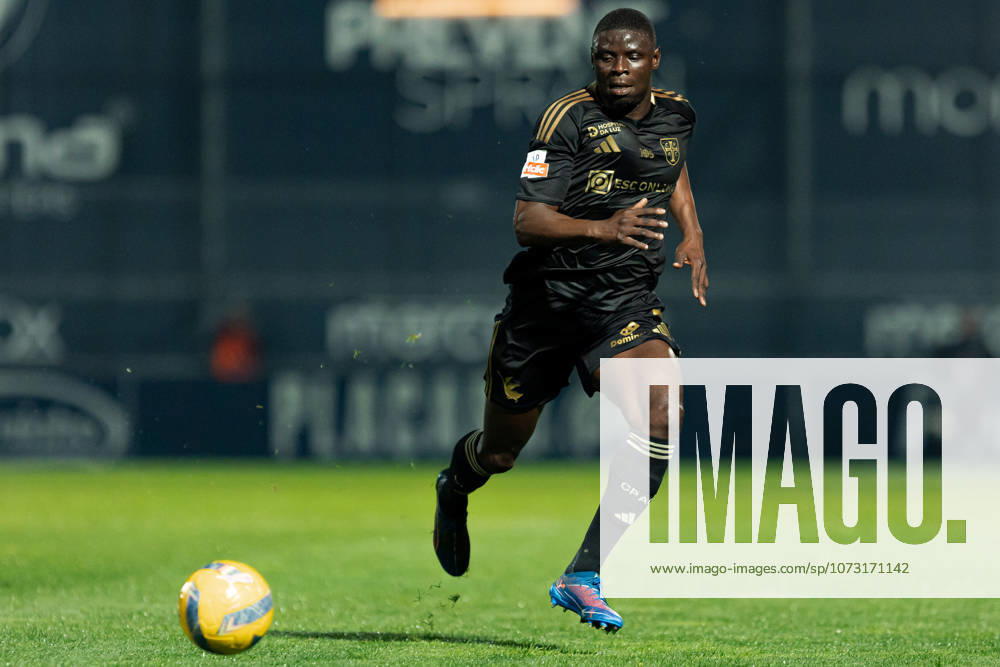 FC Famalicao v Casa Pia AC - Liga Portugal Betclic FAMALICAO, PORTUGAL - FEEBRUARY 23: Abdu Conte of Casa Pia Ac runs with the ball during the Liga Portugal Betclic match between FC Famalicao and Casa Pia AC at Estadio Municipal de Famalicao on February 23, 2025 in Famalicao, Portugal. (Photo by Sofia Garrido RSM Press via Photo Players Images Magara press) Famalicao Estadio Municipal de Famalicao Portugal