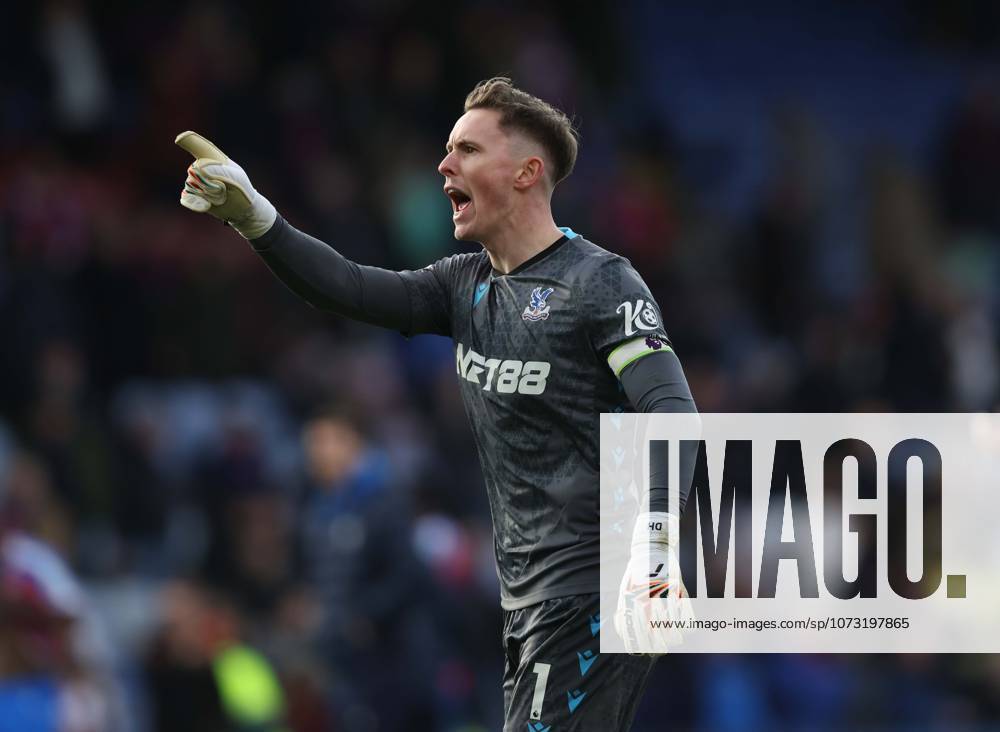 Premier League - Crystal Palace FC v Wolverhampton Wanderers LONDON, ENGLAND, FEBRUARY 21: Dean Henderson of Crystal Palace looks frustrated with the Crystal Palace fans at the full time whistle during the match between Crystal Palace FC and Wolverhampton Wanderers FC in the Premier League at Selhurst Park Stadium in London, England, on February 21. (Photo by Daniel Weir) London Selhurst Park Stadium England