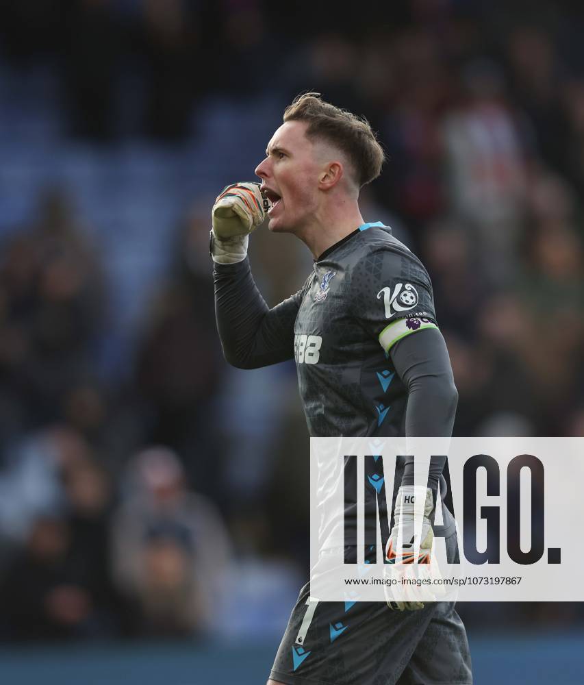 Premier League - Crystal Palace FC v Wolverhampton Wanderers LONDON, ENGLAND, FEBRUARY 21: Dean Henderson of Crystal Palace looks frustrated with the Crystal Palace fans at the full time whistle during the match between Crystal Palace FC and Wolverhampton Wanderers FC in the Premier League at Selhurst Park Stadium in London, England, on February 21. (Photo by Daniel Weir) London Selhurst Park Stadium England