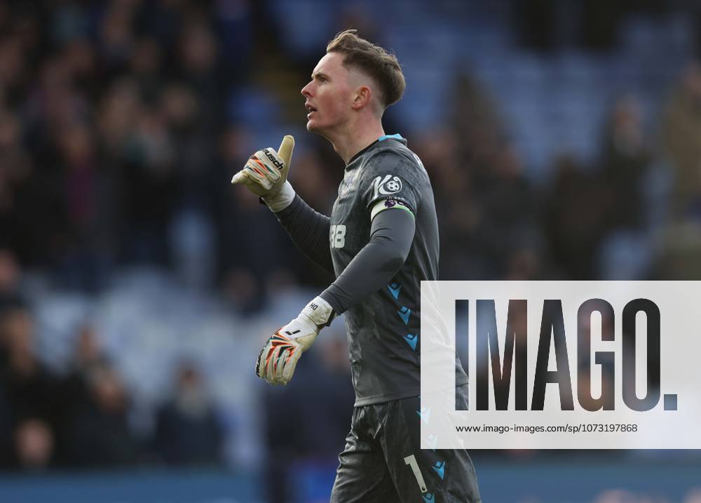 Premier League - Crystal Palace FC v Wolverhampton Wanderers LONDON, ENGLAND, FEBRUARY 21: Dean Henderson of Crystal Palace looks frustrated with the Crystal Palace fans at the full time whistle during the match between Crystal Palace FC and Wolverhampton Wanderers FC in the Premier League at Selhurst Park Stadium in London, England, on February 21. (Photo by Daniel Weir) London Selhurst Park Stadium England