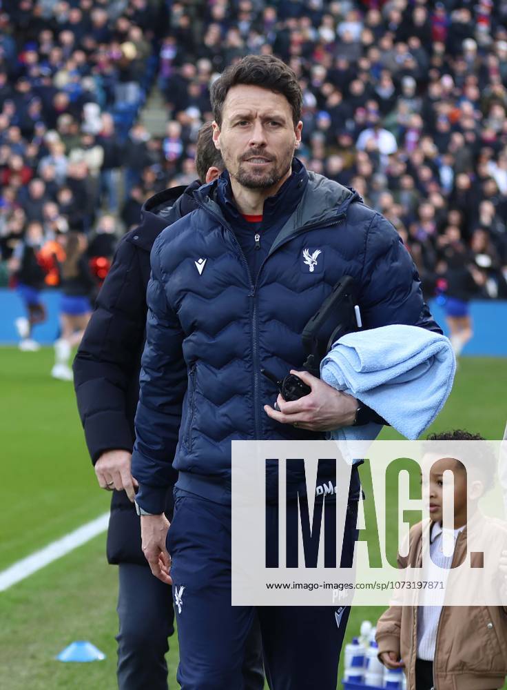 Premier League - Crystal Palace FC v Wolverhampton Wanderers LONDON, ENGLAND, FEBRUARY 21: Crystal Palace assistant coach Paddy McCarthy during the match between Crystal Palace FC and Wolverhampton Wanderers FC in the Premier League at Selhurst Park Stadium in London, England, on February 21. (Photo by Daniel Weir) London Selhurst Park Stadium England