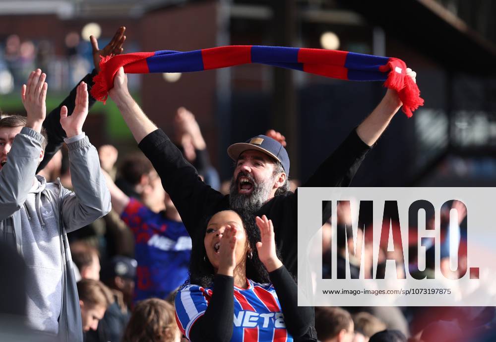 Premier League - Crystal Palace FC v Wolverhampton Wanderers LONDON, ENGLAND, FEBRUARY 21: Crystal Palace fans during the match between Crystal Palace FC and Wolverhampton Wanderers FC in the Premier League at Selhurst Park Stadium in London, England, on February 21. (Photo by Daniel Weir) London Selhurst Park Stadium England