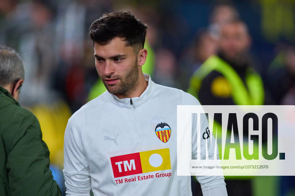 Villarreal CF and Valencia CF - LaLiga EA Sports VILLARREAL, SPAIN - FEBRUARY 22: Hugo Duro of Valencia CF looks on prior to the LaLiga EA Sports match between Villarreal CF and Valencia CF at Estadio de la Ceramica on February 22, 2026 in Villarreal, Spain. (Photo by Jose Torres Photo Players Images Magara Press) Villarreal Estadio de la Ceramica Spain