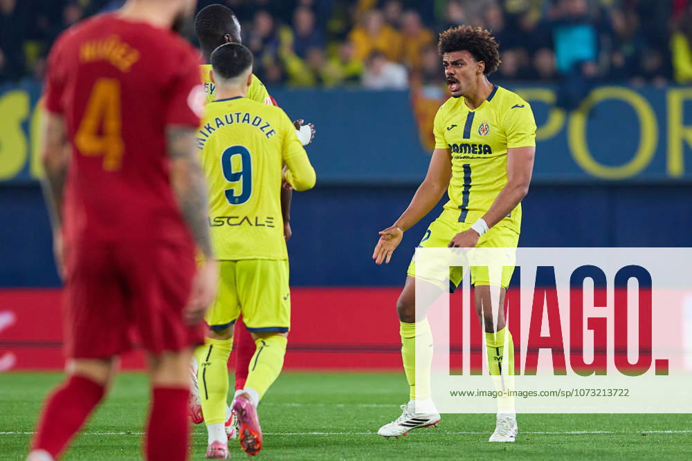 Villarreal CF and Valencia CF - LaLiga EA Sports VILLARREAL, SPAIN - FEBRUARY 22: Renato Veiga Right-Back of Villarreal CF celebrates during to the LaLiga EA Sports match between Villarreal CF and Valencia CF at Estadio de la Ceramica on February 22, 2026 in Villarreal, Spain. (Photo by Jose Torres Photo Players Images Magara Press) Villarreal Estadio de la Ceramica Spain
