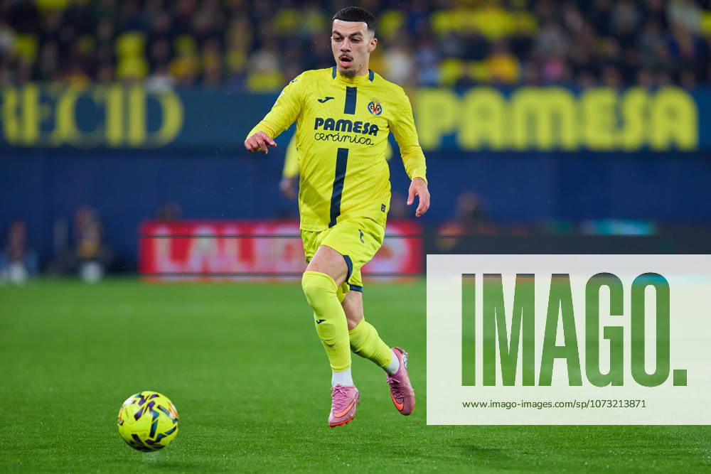 Villarreal CF and Valencia CF - LaLiga EA Sports VILLARREAL, SPAIN - FEBRUARY 22: Georges Mikautadze Left Winger of Villarreal CF runs with the ball during to the LaLiga EA Sports match between Villarreal CF and Valencia CF at Estadio de la Ceramica on February 22, 2026 in Villarreal, Spain. (Photo by Jose Torres Photo Players Images Magara Press) Villarreal Estadio de la Ceramica Spain