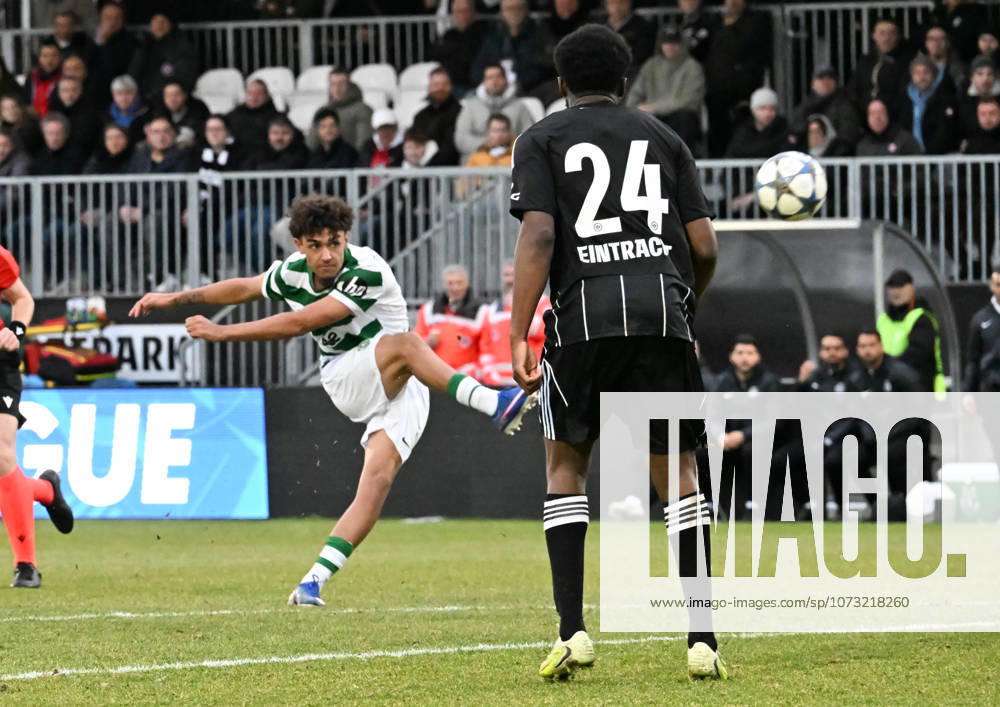 Football UEFA Youth League, Eintracht Frankfurt U19 Sporting Lisbon U19 v l Shot attempt by Gabriel Silva Sporting Lisbon U19 , re Derek Boakye Osei Eintracht Frankfurt U19