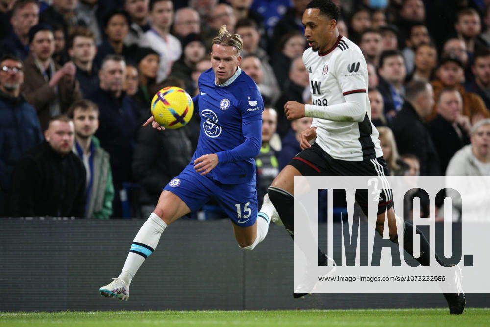 Chelsea FC v Fulham FC - Premier League Mykhaylo Mudryk of Chelsea and Kenny Tete of Fulham in action during the Premier League match between Chelsea and Fulham FC at Stamford Bridge on February 03, 2023 in London, England. London Stamford Bridge England United Kingdom