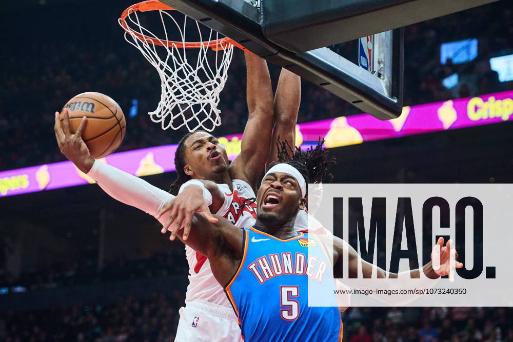 Oklahoma City Thunder s Luguentz Dort (5) is stopped at the net by Toronto Raptors Collin Murray-Boyles (12) during first half NBA, Basketball Herren, USA basketball action in Toronto, on Tuesday, Feb. 24, 2026. Canada News - February 24, 2026 - ZUMAc35_ 20260224_zaf_c35_096