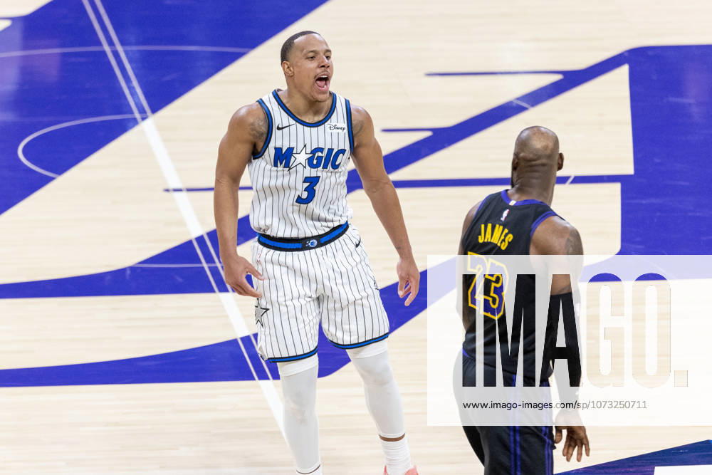 Orlando Magics Desmond Bane reacts in front of Los Angeles Lakers LeBron James (23) after hitting a 3-point shot during an NBA, Basketball Herren, USA basketball game at Crypto.com Arena in Los Angeles. NBA 2026: Magic 110:109 Lakers. Los Angeles United States - ZUMAs197 20260224_aaa_s197_322