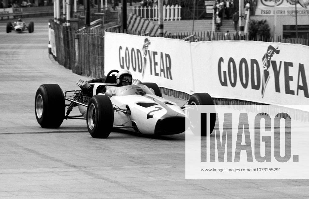 Bruce McLaren (NZL) retired from the race on lap nine with an oil leak in the McLaren M2B powered by a modified Indianapolis Ford V8 engine. ..Monaco Grand Prix, Monte Carlo