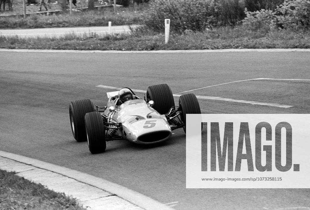 Bruce McLaren (NZL) McLaren M7A took his first F1 victory in six years and the first victory for his McLaren team...Belgian Grand Prix, Spa-Francorchamps