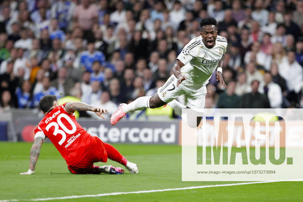 UEFA champions league - Real Madrid vs Benfica MADRID, SPAIN - February 25:Nicolas Otamendi of Benfica and Vinicius Jr of Real Madrid fight for the ball during the UEFA champions league 2025 26 Knockout Play-off second Leg match between Real Madrid and Benfica at Santiago Bernabeu Stadium. (Photo by Guille Martinez f22photo) Madrid Santiago Bernabeu Stadium Spain