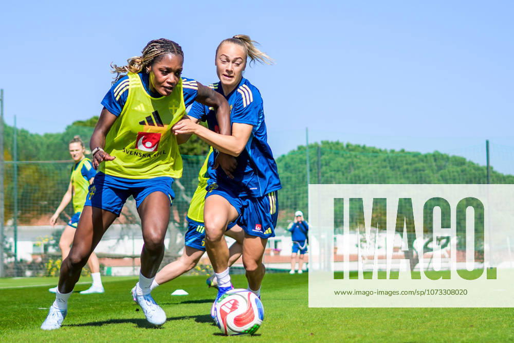 Evelyn Ijeh and Hanna Bennison of the Swedish women s national football team at a training session on February 26, 2026 in Albuferia Photo Ludvig Thunman BILDBYRAN code LT LT0774 fotboll football soccer fotball träning practice training sverige sweden dam bbeng