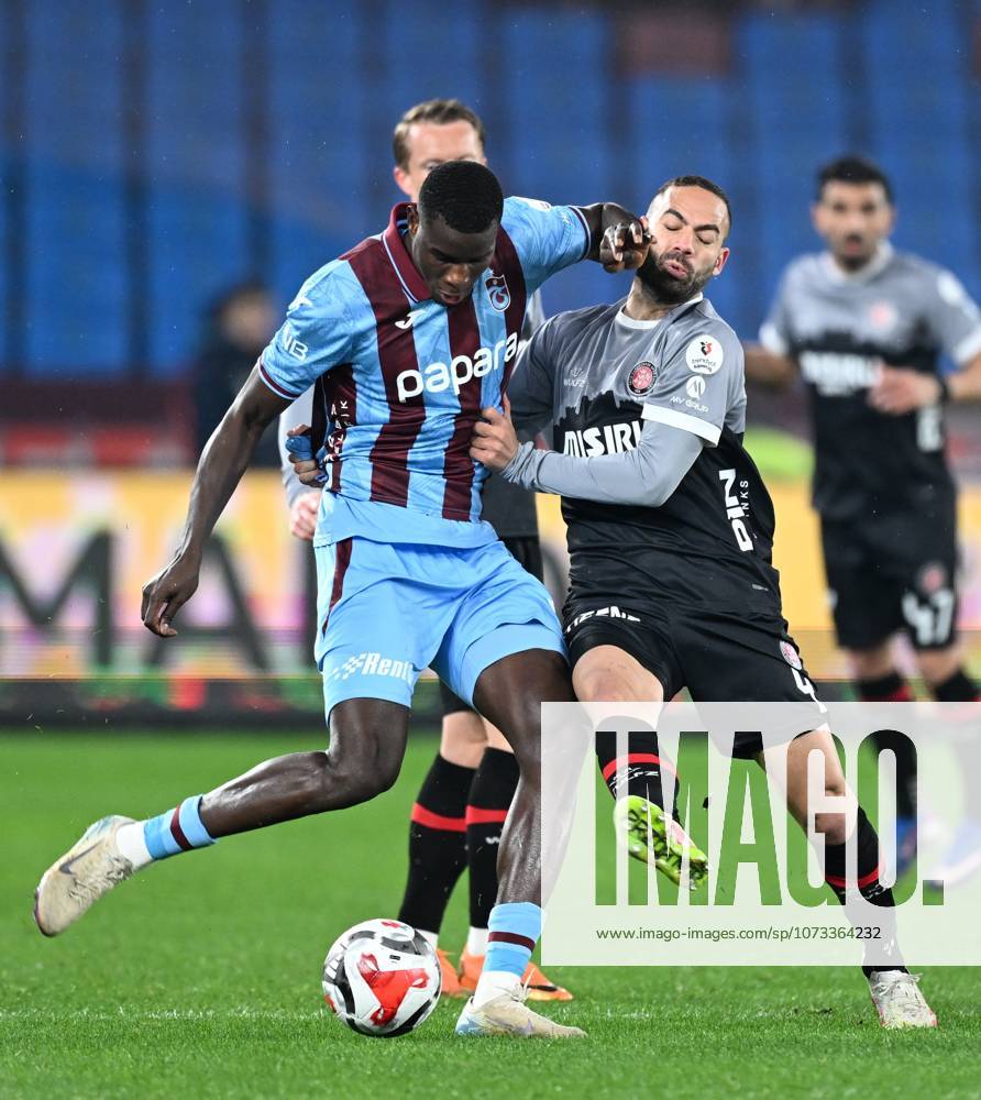 Trabzonspor v Misirli.com.tr Fatih Karagumruk - Turkish Super Lig TRABZON, TURKIYE - FEBRUARY 27: Paul Onuachu (L) of Trabzonspor in action against Davide Biraschi of Fatih Karagumruk during Turkish Super Lig week 24 football match between Trabzonspor and Misirli.com.tr Fatih Karagumruk at Papara Park in Trabzon, Turkiye on February 27, 2026. Hakan Burak Altunoz Anadolu Trabzon Turkey. Editorial use only. Please get in touch for any other usage.