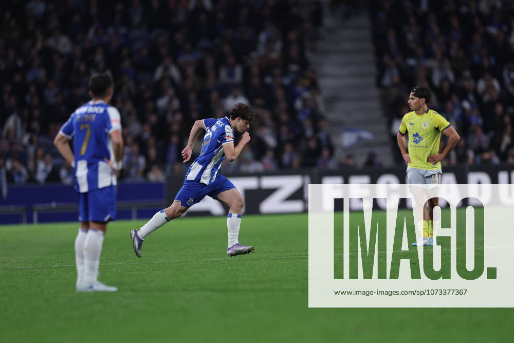 Porto, Portugal - February 27, 2026 Andre Miranda of fc porto in action during the Liga Portugal match between Fc Porto vs Arouca, at Dragao Stadium Porto Portugal - ZUMAe141 20260227_zsp_e141_100