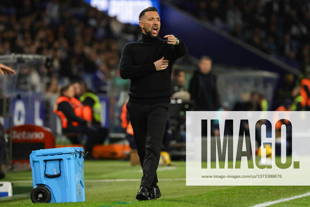 Coach Francesco Farioli of FC Portor react during the match between FC Porto and Arouca at Dragao Stadium. Final Score : FC Porto 3 : 1 Arouca Porto Portugal - ZUMAs197 20260227_aaa_s197_292