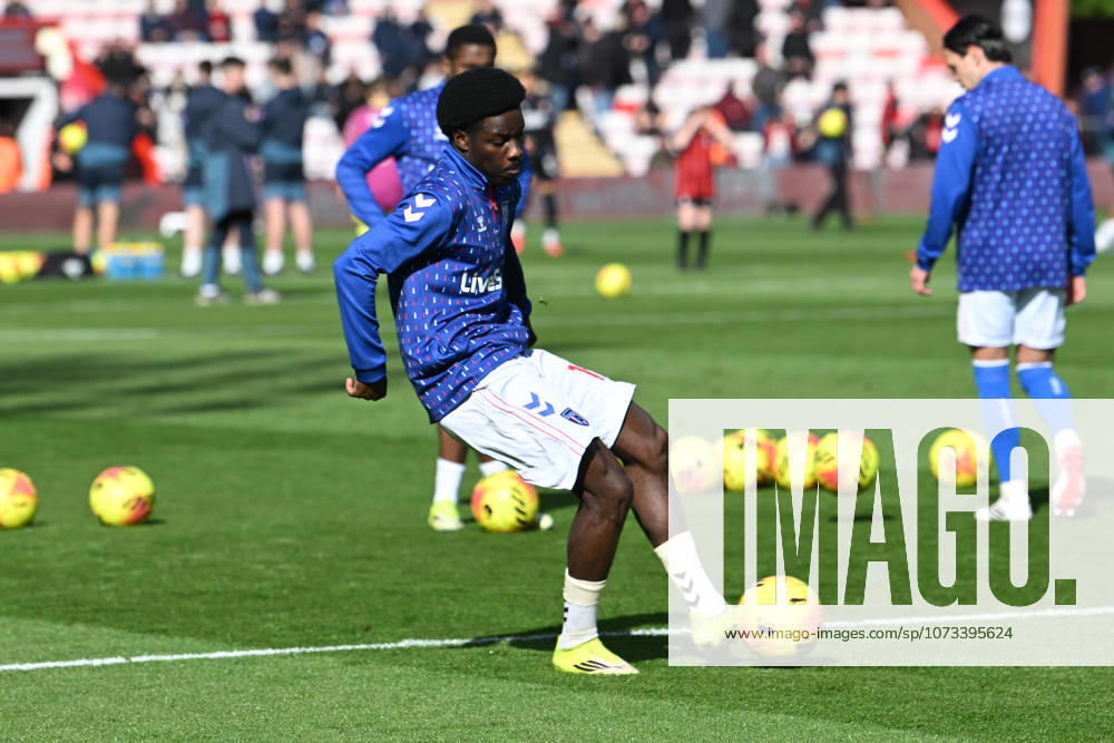 Bournemouth v Sunderland, Premier League Eliezer Mayenda (12) of Sunderland warming up ahead of the Premier League match between Bournemouth and Sunderland at the Vitality Stadium, Bournemouth, UK on 28 February 2026. Bournemouth Vitality Stadium Dorset UK Editorial use only DataCo restrictions apply See www.football-dataco.com ,