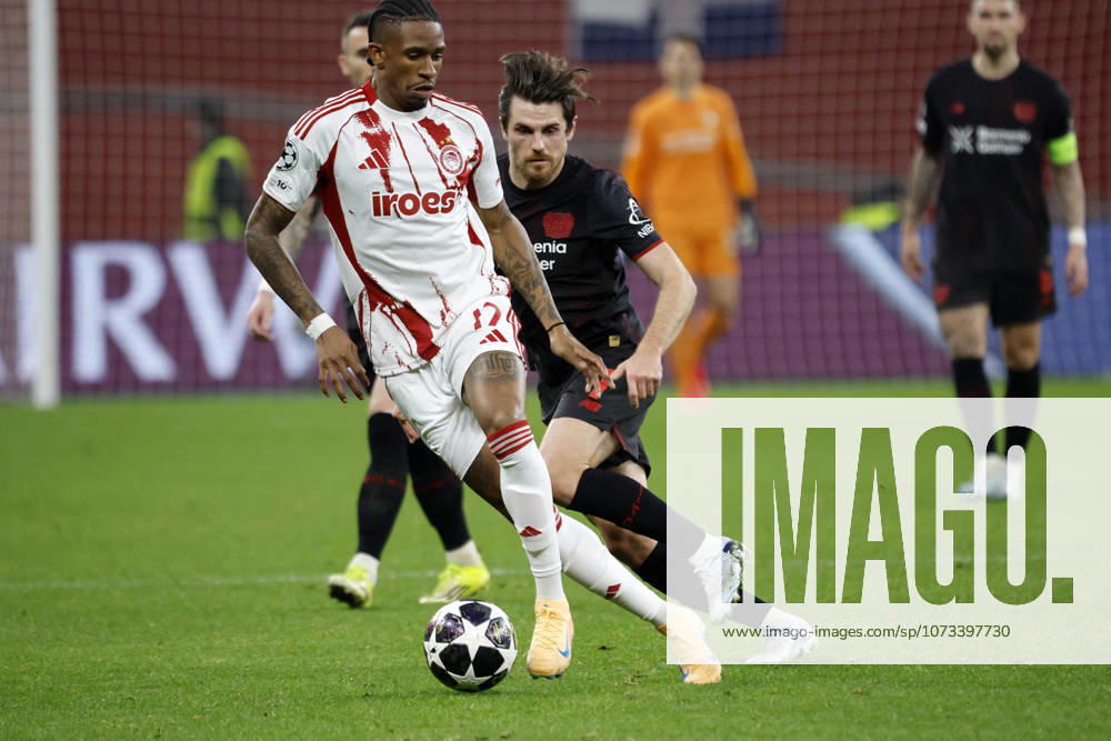 Leverkusen, Germany, UEFA Champions League, Bayer 04 Leverkusen Olympiacos Piraeus FC 0 0 24 02 2026 at the Bay Arena in Leverkusen Andre Luiz Olympiacos FC left and Jonas HOFMANN LEV right