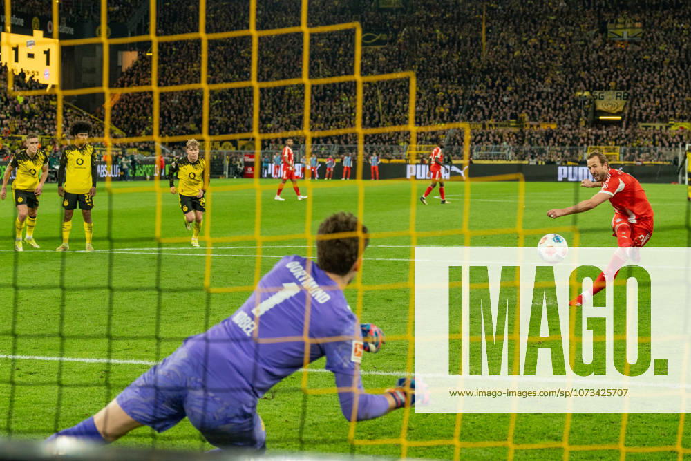 Goal 1 2 from penalty kick by Harry Kane FC Bayern Munich, 09 , unstoppable for Gregor Kobel Borussia Dortmund, 01 , Goal celebration while scoring, GER BVB Borussia Dortmund 09 vs Bayern Muenchen, Football, Bundesliga, Matchday 24, Season 2025 2026, 28 02 2026 DFB DFL REGULATES PROHIBIT ANY USE OF PHOTOGRAPHS AS IMAGE SEQUENCES AND OR QUASI VIDEO, GER BVB Borussia Dortmund 09 vs Bayern Muenchen, Football, Bundesliga, Matchday 24, Season 2025 2026, 28 02 2026 Dortmund