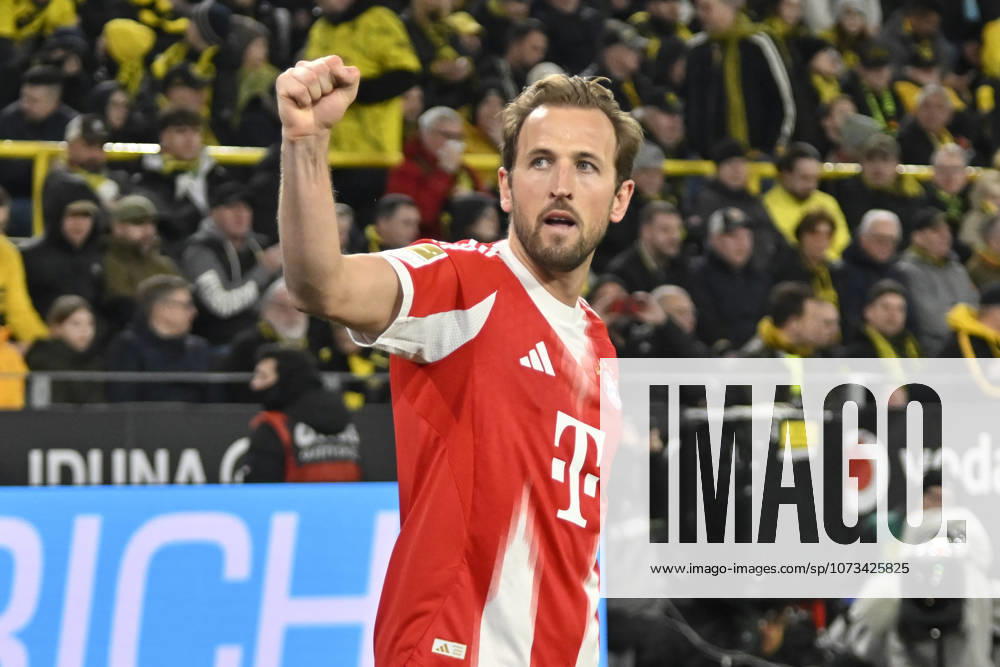 Harry Kane Muenchen 9 cheers after scoring 1 2 28 02 2026 ¢ Football ¢ Borussia Dortmund vs FC Bayern Muenchen , Signal Iduna Park, Dortmund, DFB DFL REGULATIONS PROHIBIT ANY USE OF PHOTOGRAPHS AS IMAGE SEQUENCES AND OR QUASI VIDEO