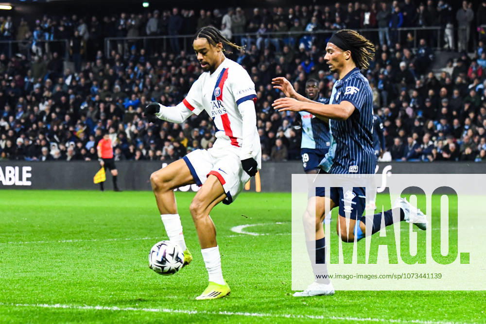 Bradley Barcola (Paris SG) Enzo Koffi (AC Le Havre)