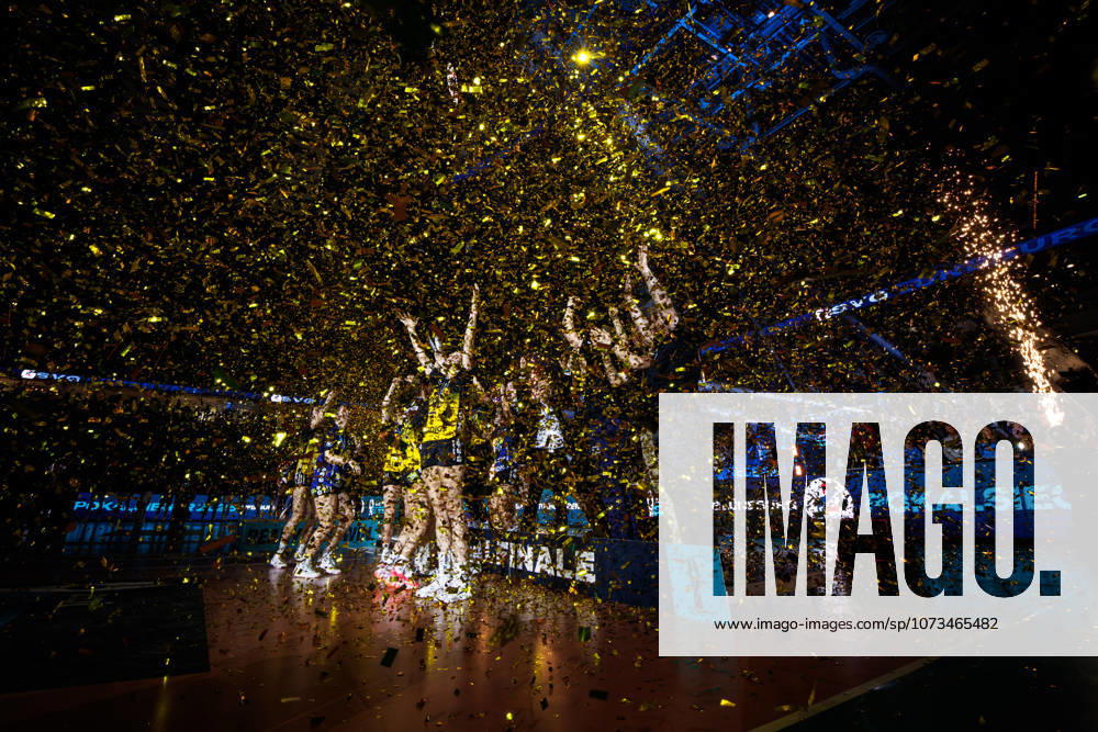 SAP Arena, Mannheim Volleyball, DVV Pokal Final, Award Ceremony Jubel Pokalsieger Suhl Konfetti