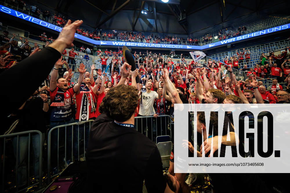 SAP Arena, Mannheim Volleyball, DVV Cup Final, Award Ceremony Cup Winner 2026 SVG Lüneburg Lueneburg cheers with fans and trophy