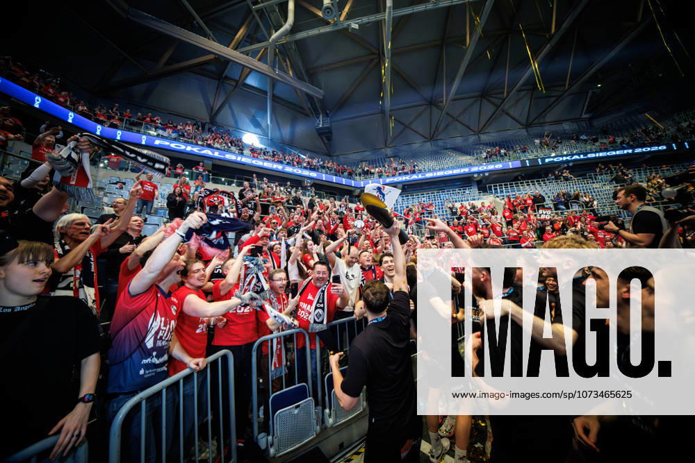 SAP Arena, Mannheim Volleyball, DVV Cup Final, Award Ceremony Cup Winner 2026 SVG Lüneburg Lueneburg cheers with fans and trophy