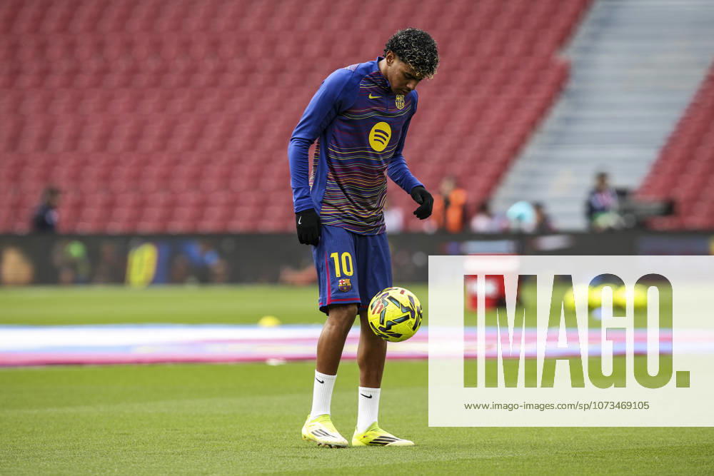 FC Barcelona, Barca v Villarreal CF - LaLiga EA Sports Lamine Yamal of FC Barcelona plays with the ball during the La Liga EA Sports 2025 26 match between FC Barcelona and Villarreal CF at Spotify Camp Nou Stadium in Barcelona, Spain, on February 2026. Barcelona Catalonia Spain