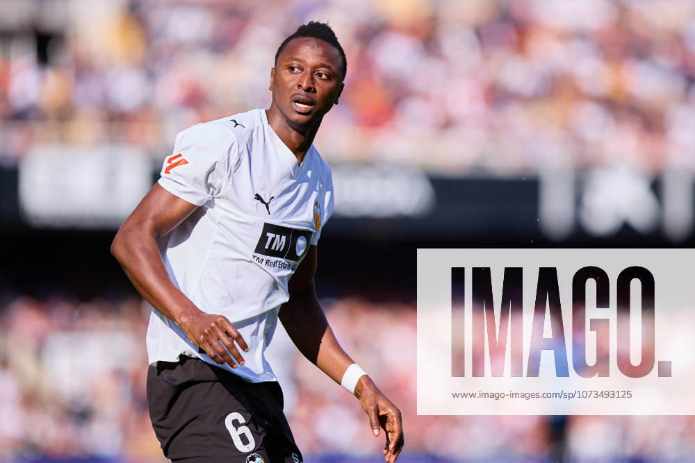 Valencia CF v Osasuna - LaLiga EA Sports VALENCIA, SPAIN - MARCH 1: Umar Sadiq of Valencia CF looks on during to the LaLiga EA Spots match between Valencia CF and Osasuna at Estadio Mestalla on March 1, 2026 in Valencia, Spain. (Photo by Jose Torres Photo Players Images Magara Press) Valencia Estadio Mestalla Spain