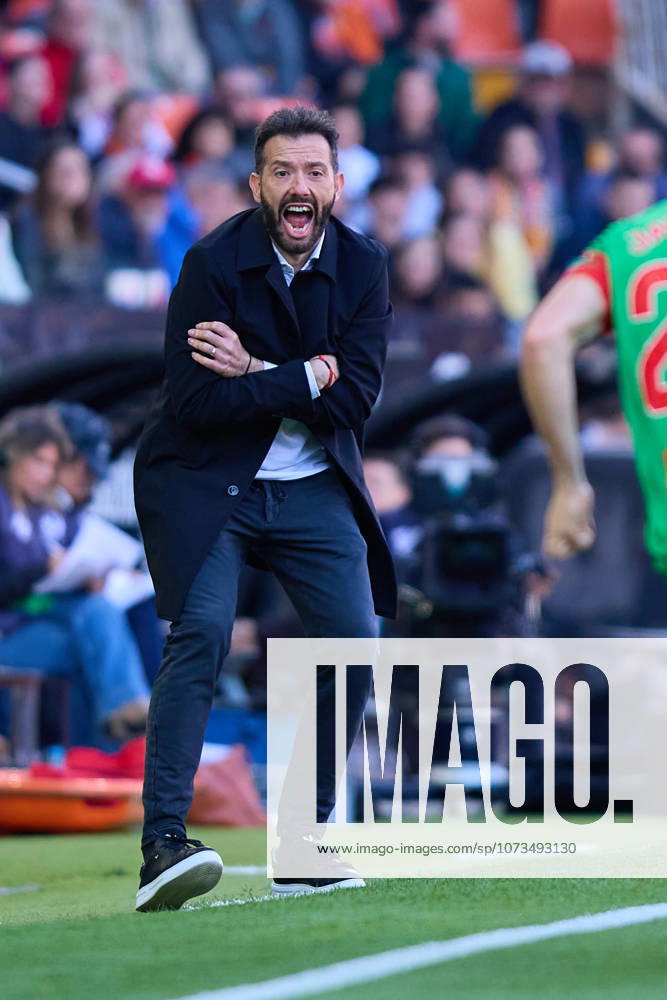 Valencia CF v Osasuna - LaLiga EA Sports VALENCIA, SPAIN - MARCH 1: Carlos Corberan, head coach of Valencia CF reacts during to the LaLiga EA Spots match between Valencia CF and Osasuna at Estadio Mestalla on March 1, 2026 in Valencia, Spain. (Photo by Jose Torres Photo Players Images Magara Press) Valencia Estadio Mestalla Spain