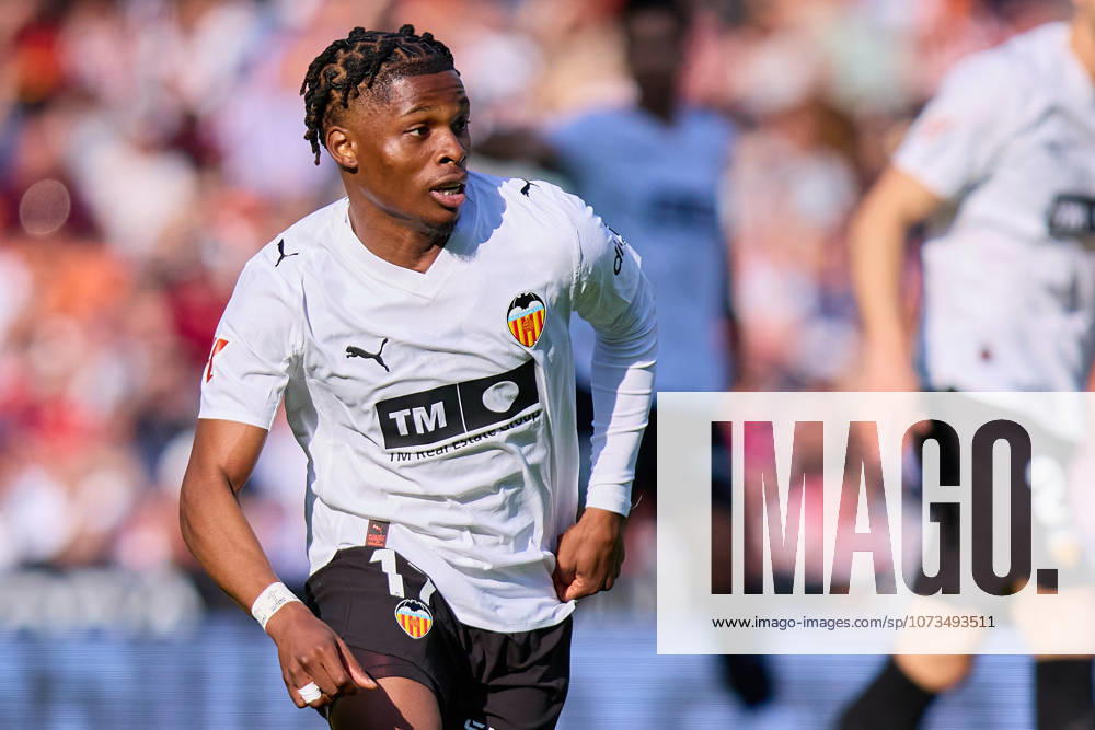 Valencia CF v Osasuna - LaLiga EA Sports VALENCIA, SPAIN - MARCH 1: Largie Ramazani of Valencia CF looks on during to the LaLiga EA Spots match between Valencia CF and Osasuna at Estadio Mestalla on March 1, 2026 in Valencia, Spain. (Photo by Jose Torres Photo Players Images Magara Press) Valencia Estadio Mestalla Spain